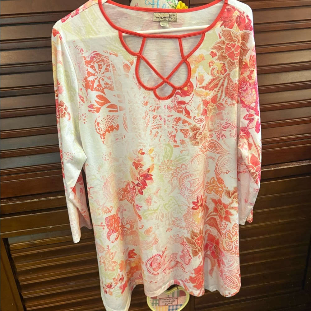 ONE WORLD Coral & White Floral Cutout Neck Tunic